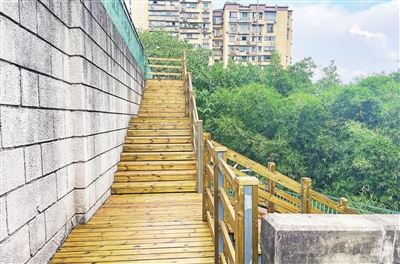 修缮便民通道护安全 解决群众烦心事