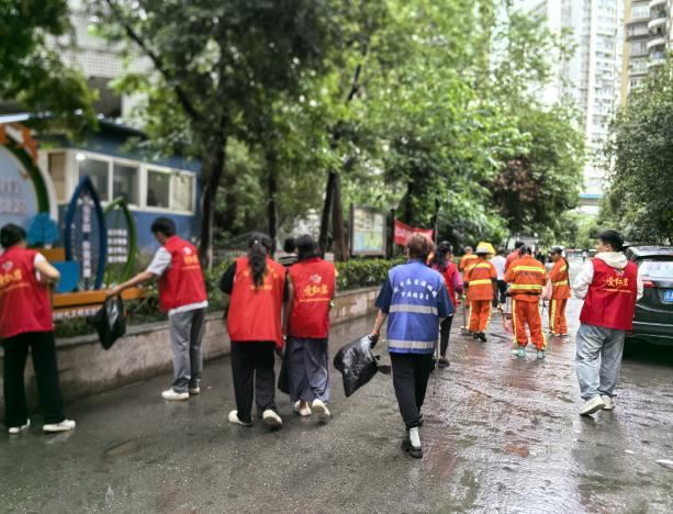 化龙桥街道李子坝社区：全民动手共同缔造山城美丽家园