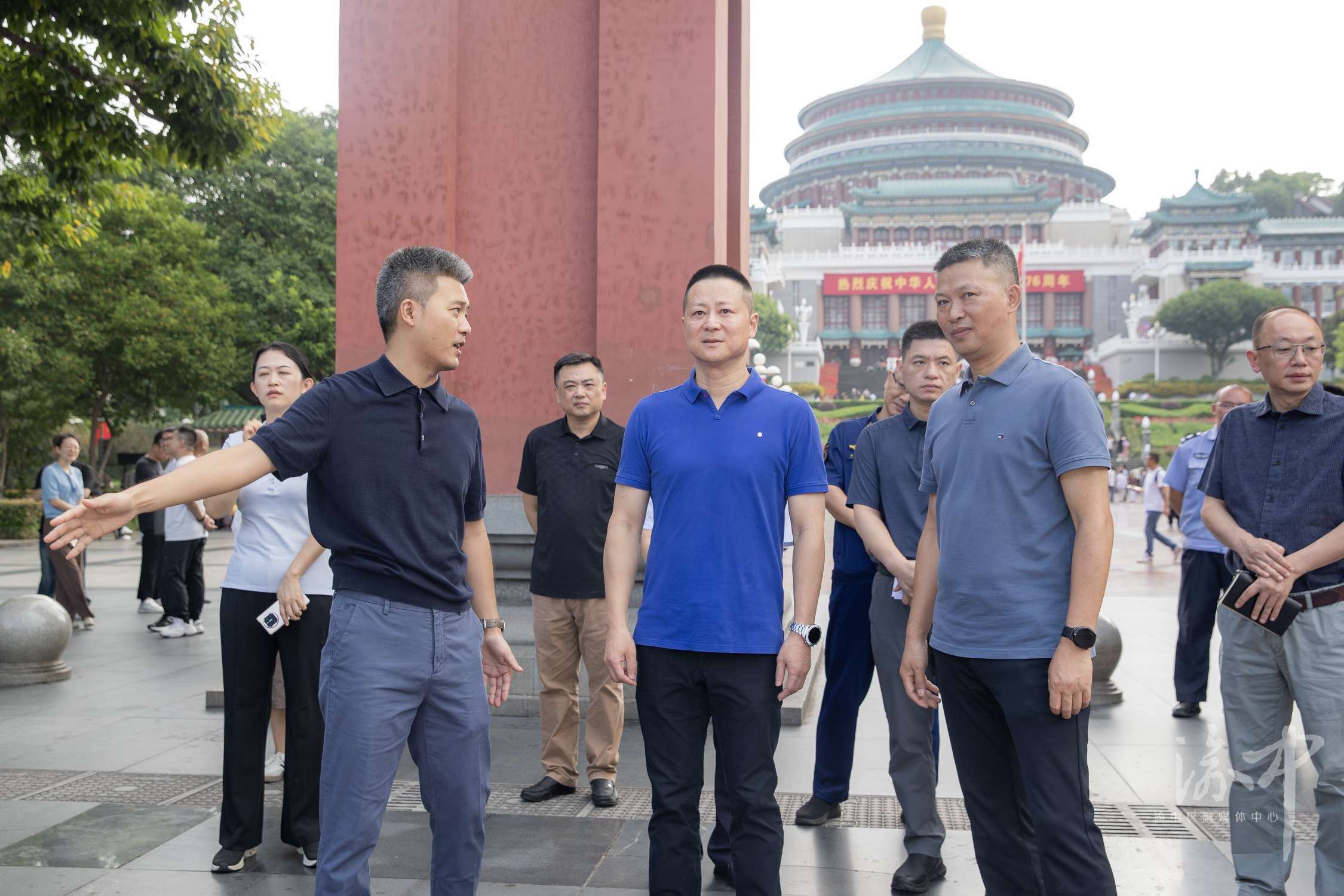 渝中区委副书记、区长谢东调研督导中秋国庆假期城市安全文旅商贸市容环境值班值守等工作