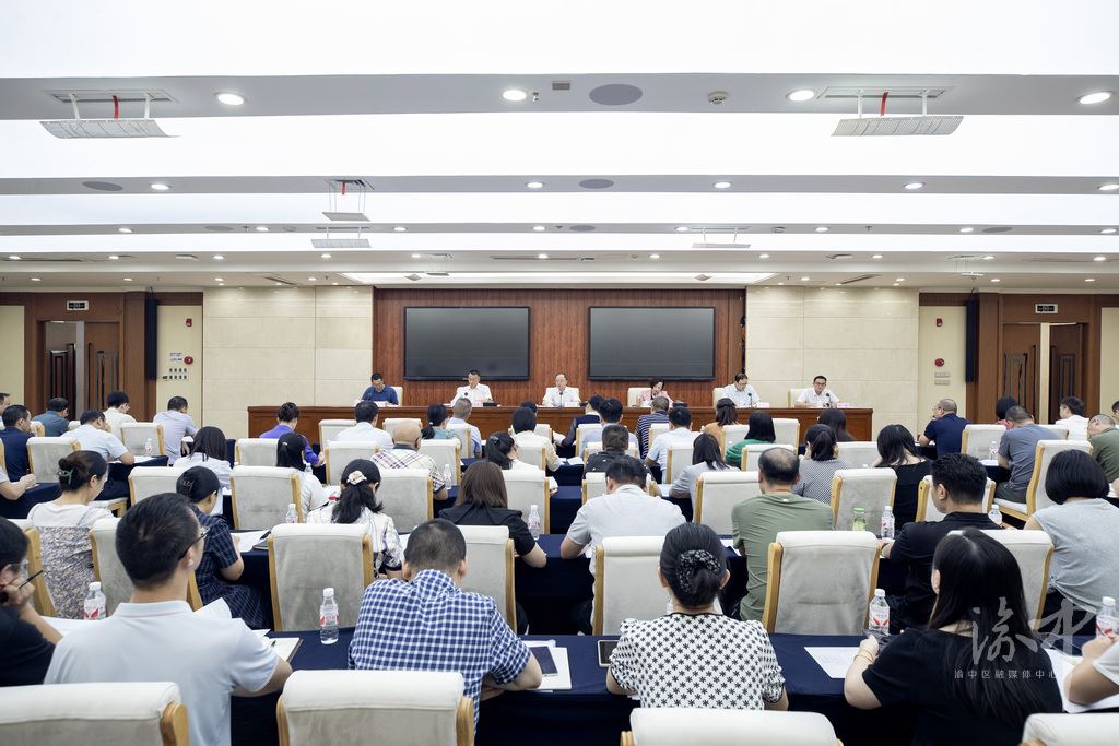 渝中区委书记黄茂军在十三届区委第八轮巡察工作动员部署会上强调：坚持以改革的精神和严的标准以高质量巡察助推实现高质量发展高水平开放高品质生活高效能治理