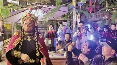 外国友人探寻山城魅力陆海之约·文明互鉴国际文化交流活动走进渝中