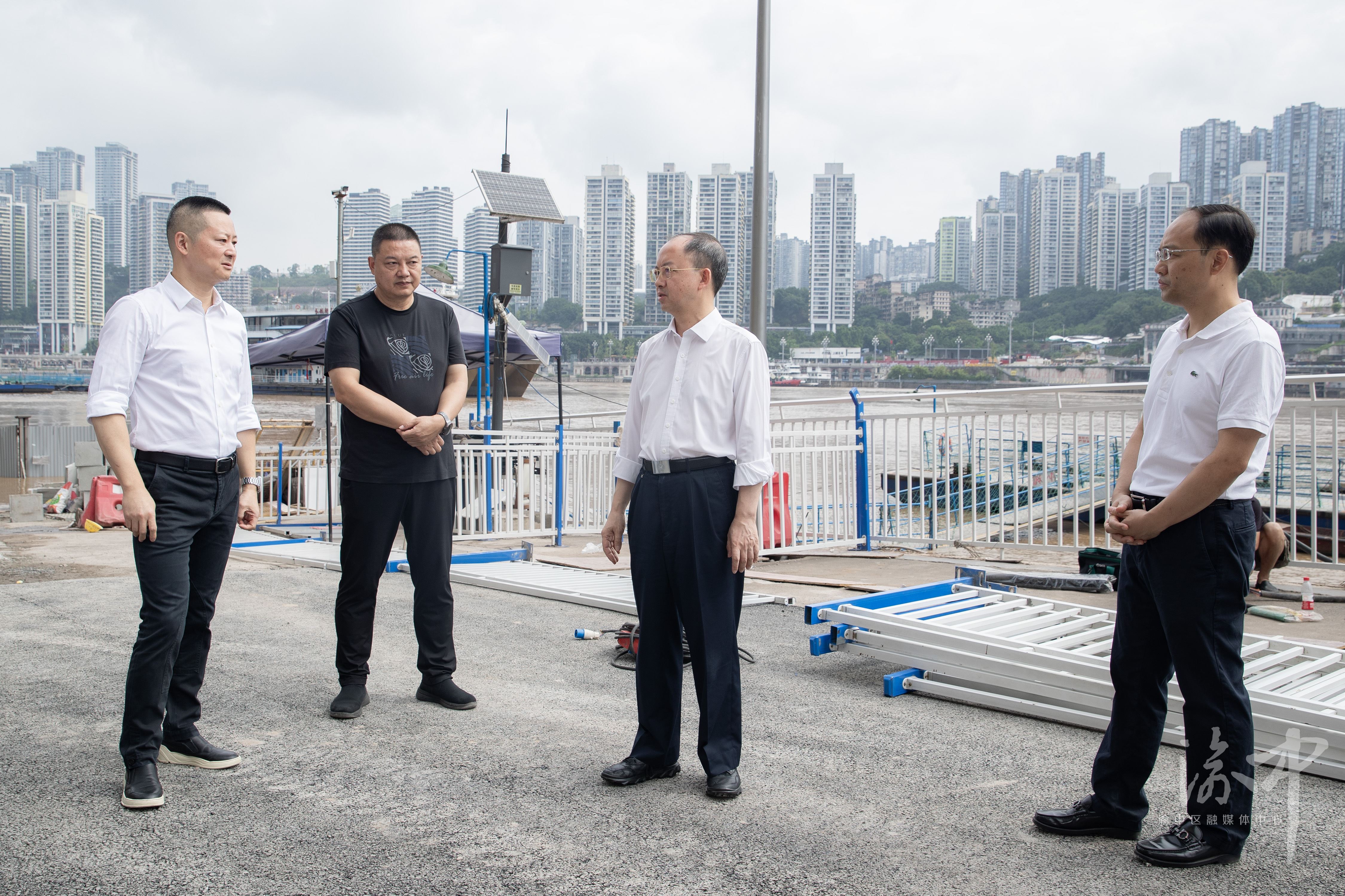 渝中区领导黄茂军谢东检查工程建设和防汛工作始终坚持高标准严要求以务实态度精细作风统筹高质量发展和高水平安全