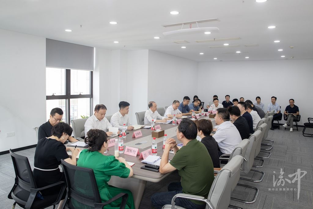 渝中区委书记黄茂军在调研创新创业工作并主持召开座谈会时强调：营造创新创业良好生态扎实推动“四链”深度融合持续激发高质量发展新动能