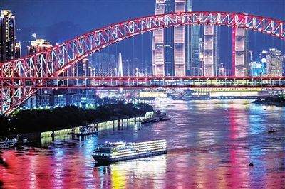 长江首艘光伏发电三峡游轮从渝中启航