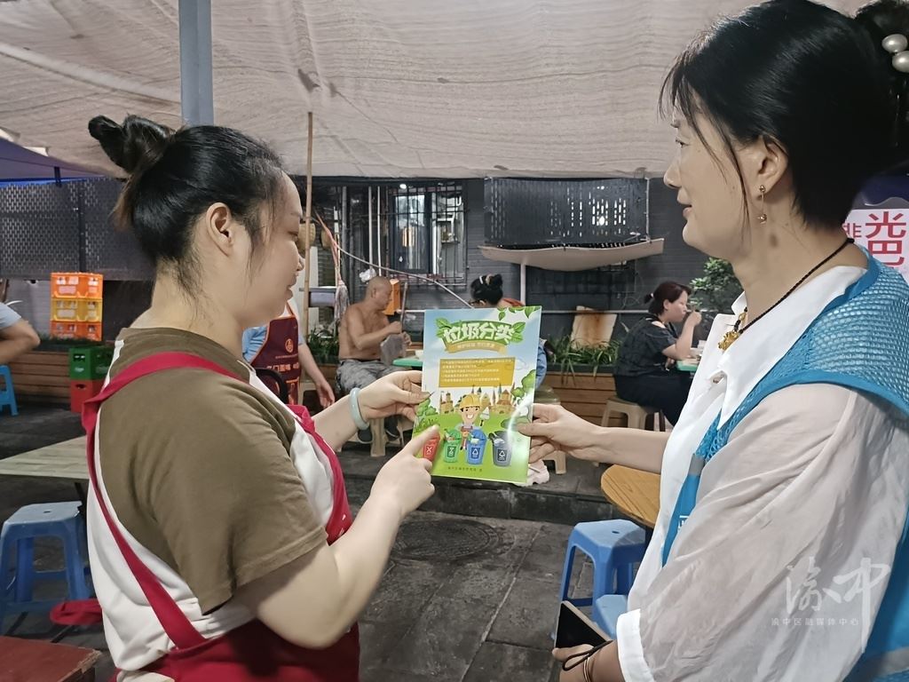 两路口街道：普及分类技巧共建美丽家园