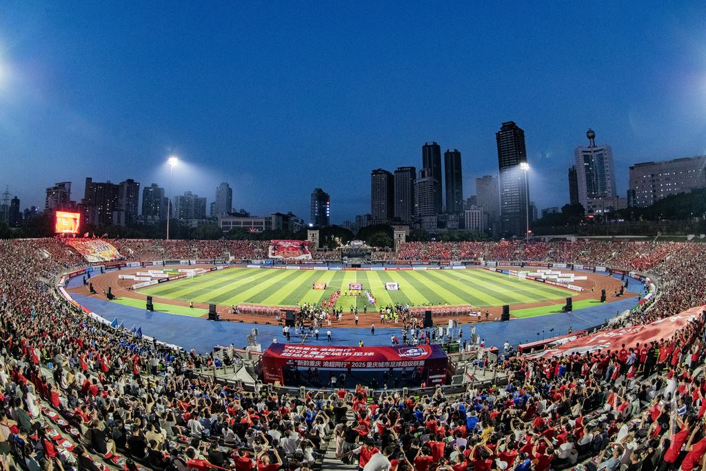 2025重庆城市足球超级联赛激情开赛渝中半岛队斩获“开门红”