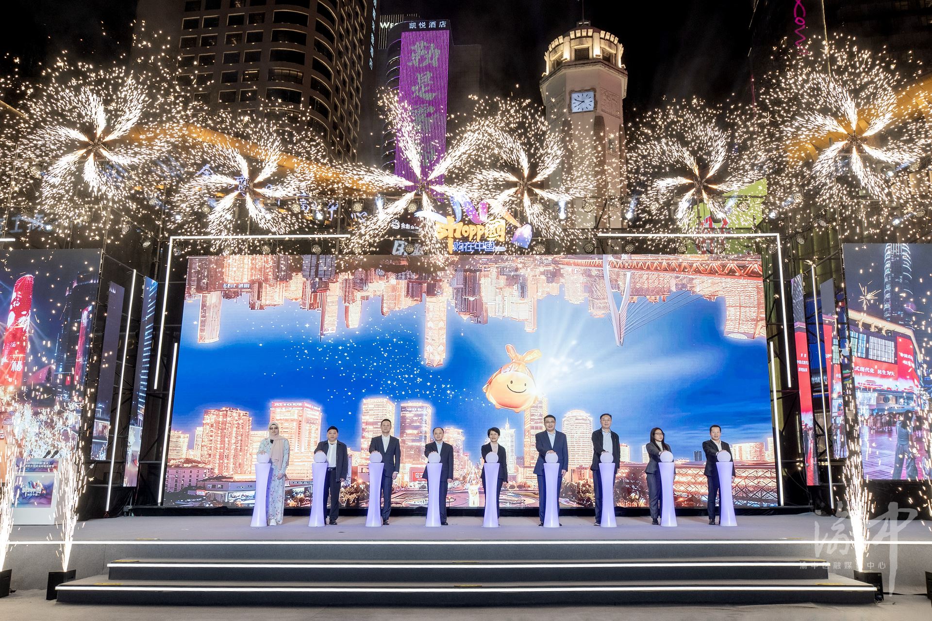 释放近亿元消费红利2025购在中国(重庆)精品消费月暨成渝双城消费节在渝中启幕