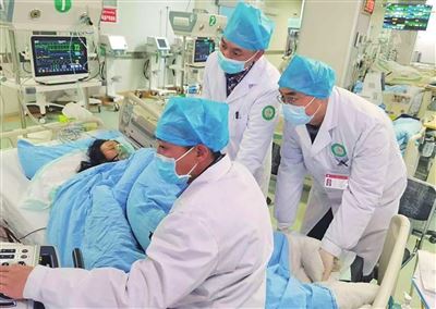 重医大附一院肿瘤科主任医师朱宇熹 雪域高原的“健康摆渡人”