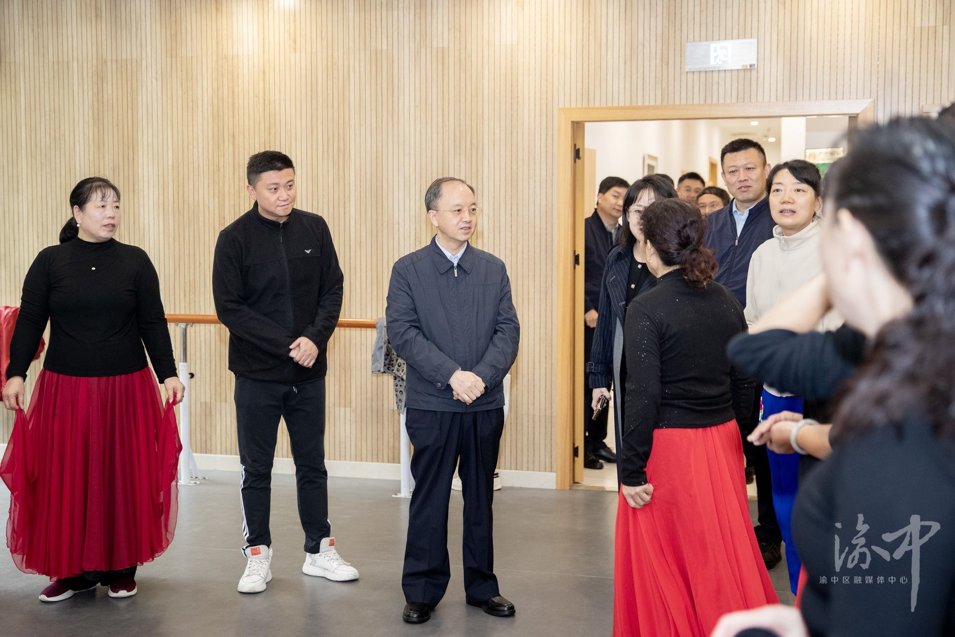 渝中区委书记黄茂军进社区宣讲党的二十届四中全会精神并调研“15分钟高品质生活服务圈”建设工作加大保障和改善民生力度让群众在共建共享发展中有更多获得感