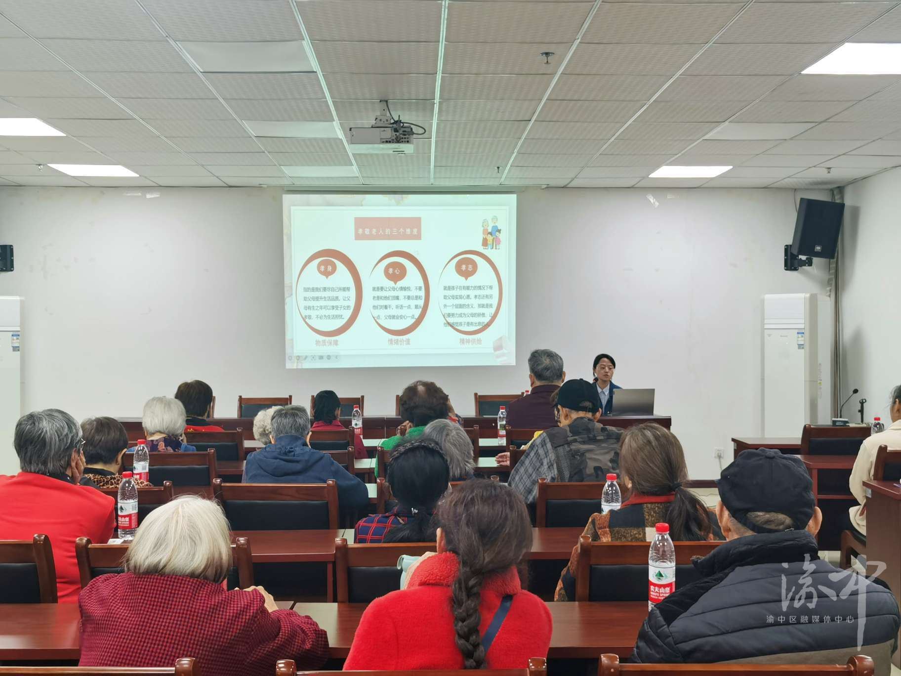 两路口街道开展重阳节主题活动传家风筑和谐