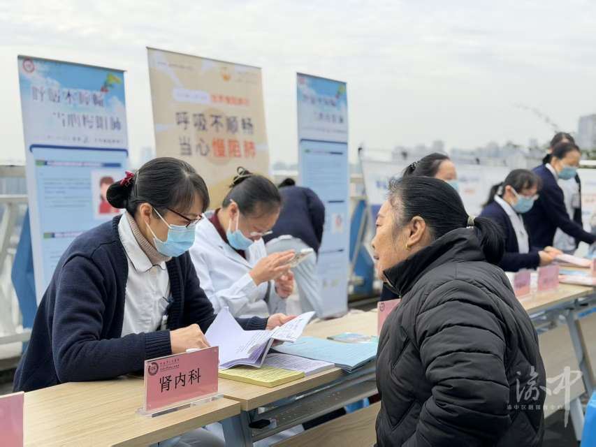 两路口街道:便民义诊暖人心守护居民呼吸健康