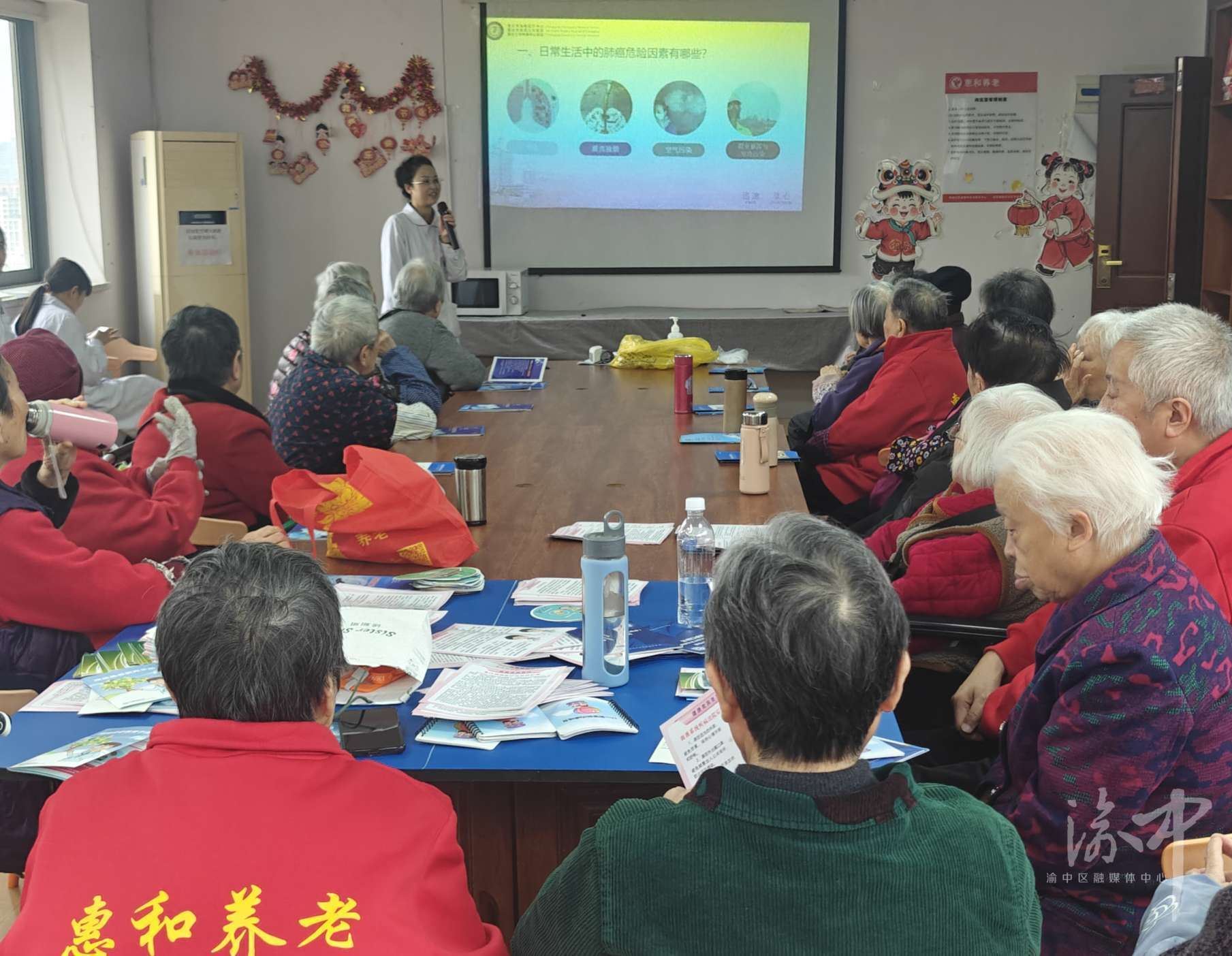 两路口街道:桂花园新村社区开展义诊活动关爱长者健康