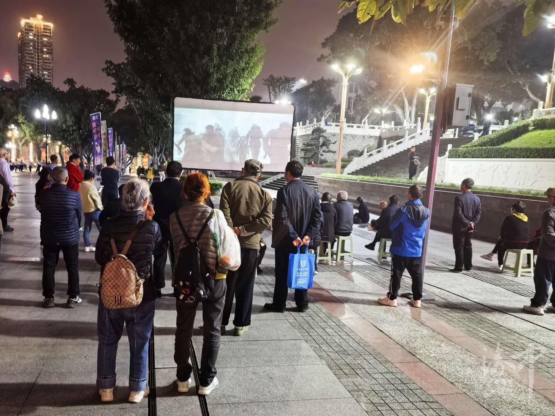 两路口街道:露天电影忆峥嵘红色基因代代传