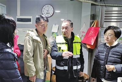 ​21年一心铸“箭” 守护辖区安全防线——记解放碑街道社区安监员张箭