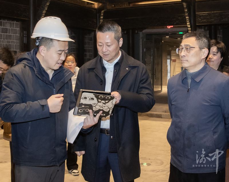 渝中区委副书记、区长谢东在检查节前安全稳定工作时强调：营造浓厚节日氛围守住平安稳定底线全力确保人民群众平安祥和过节