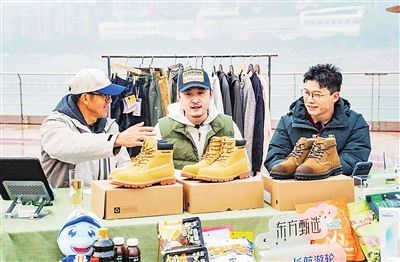 俞敏洪走进渝中 与企业家共话发展 赋能本土好物