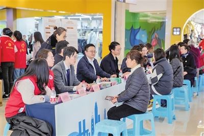 惠侨直通答疑解惑法治宣传进社区入人心