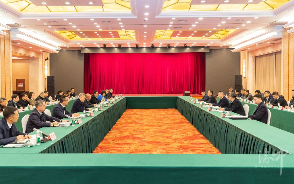 渝中区委副书记、区长谢东走访交通领域企业