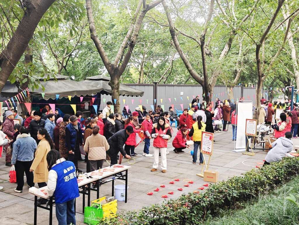 两路口街道：瑞马迎新春游园纳百福