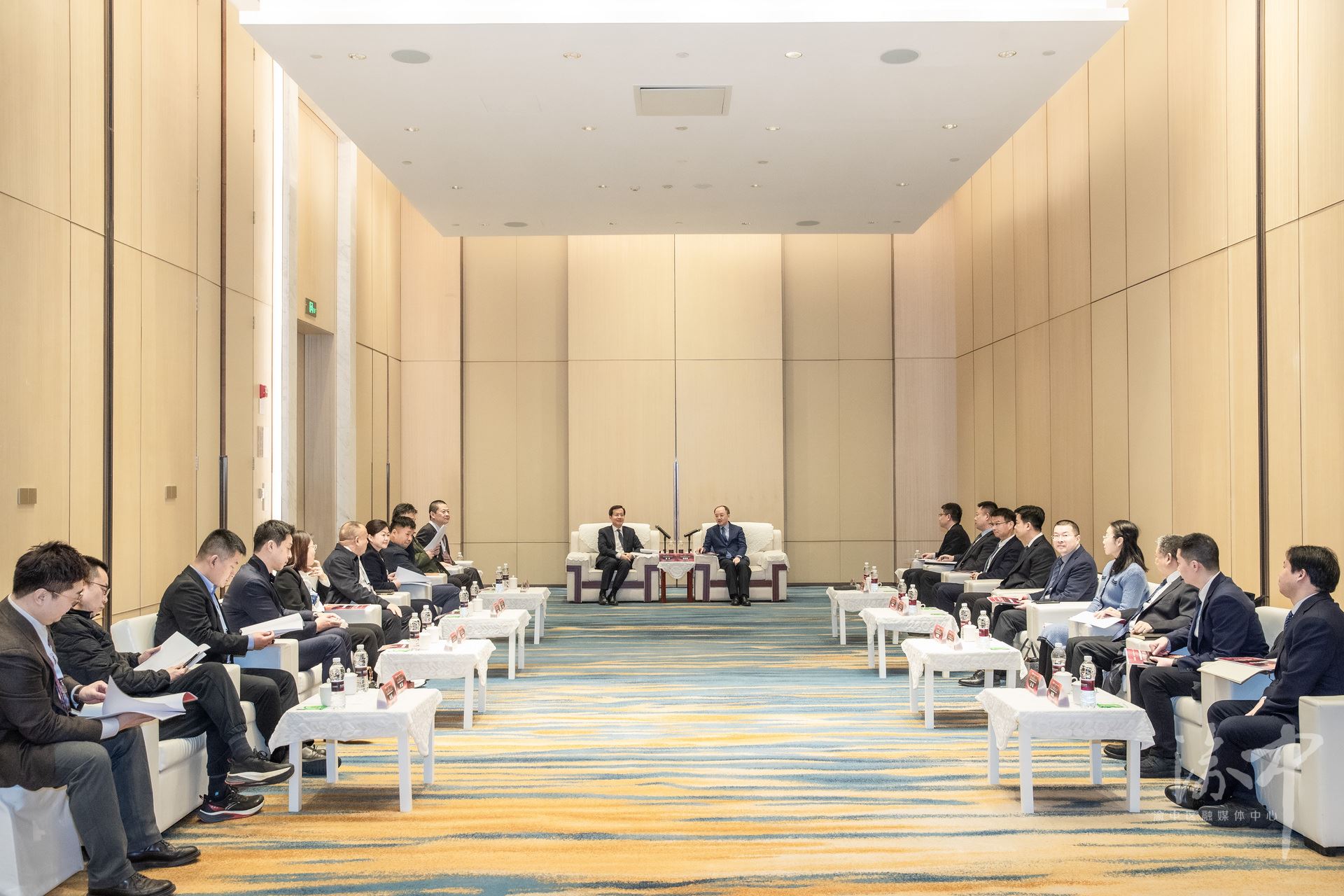 渝中区委书记黄茂军会见北京市竞天公诚律师事务所管委会主席赵洋一行